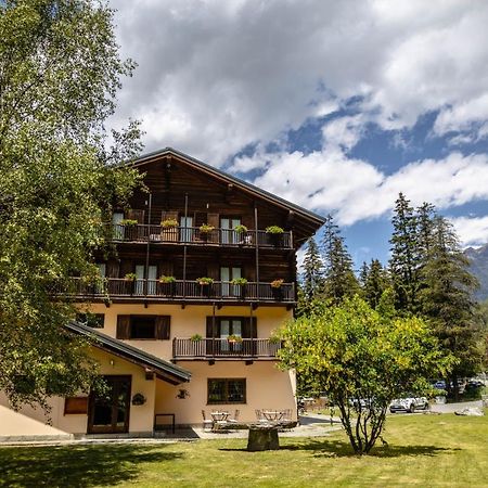 Alpine Forest Hotel Champoluc Exterior photo