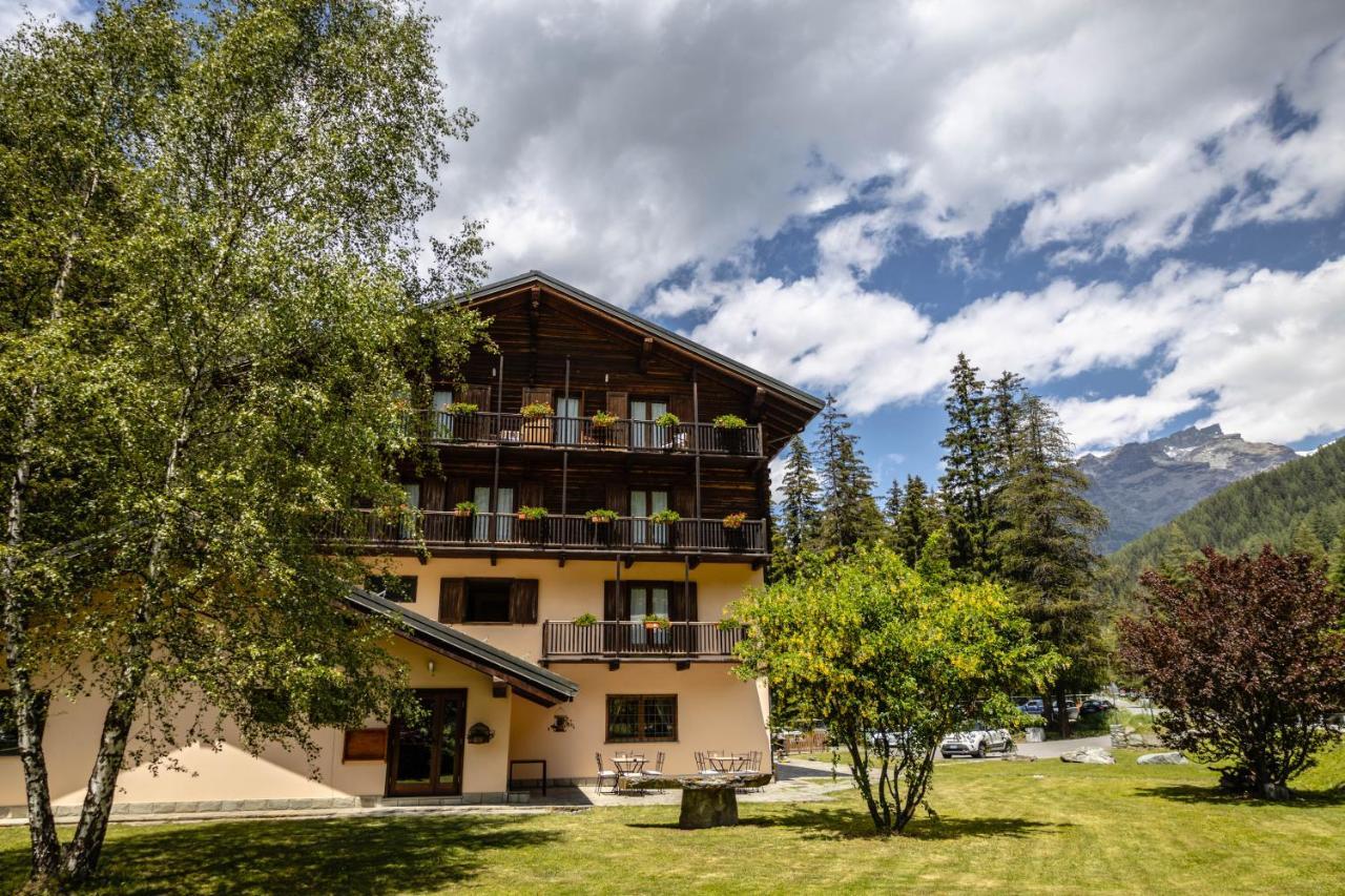 Alpine Forest Hotel Champoluc Exterior photo