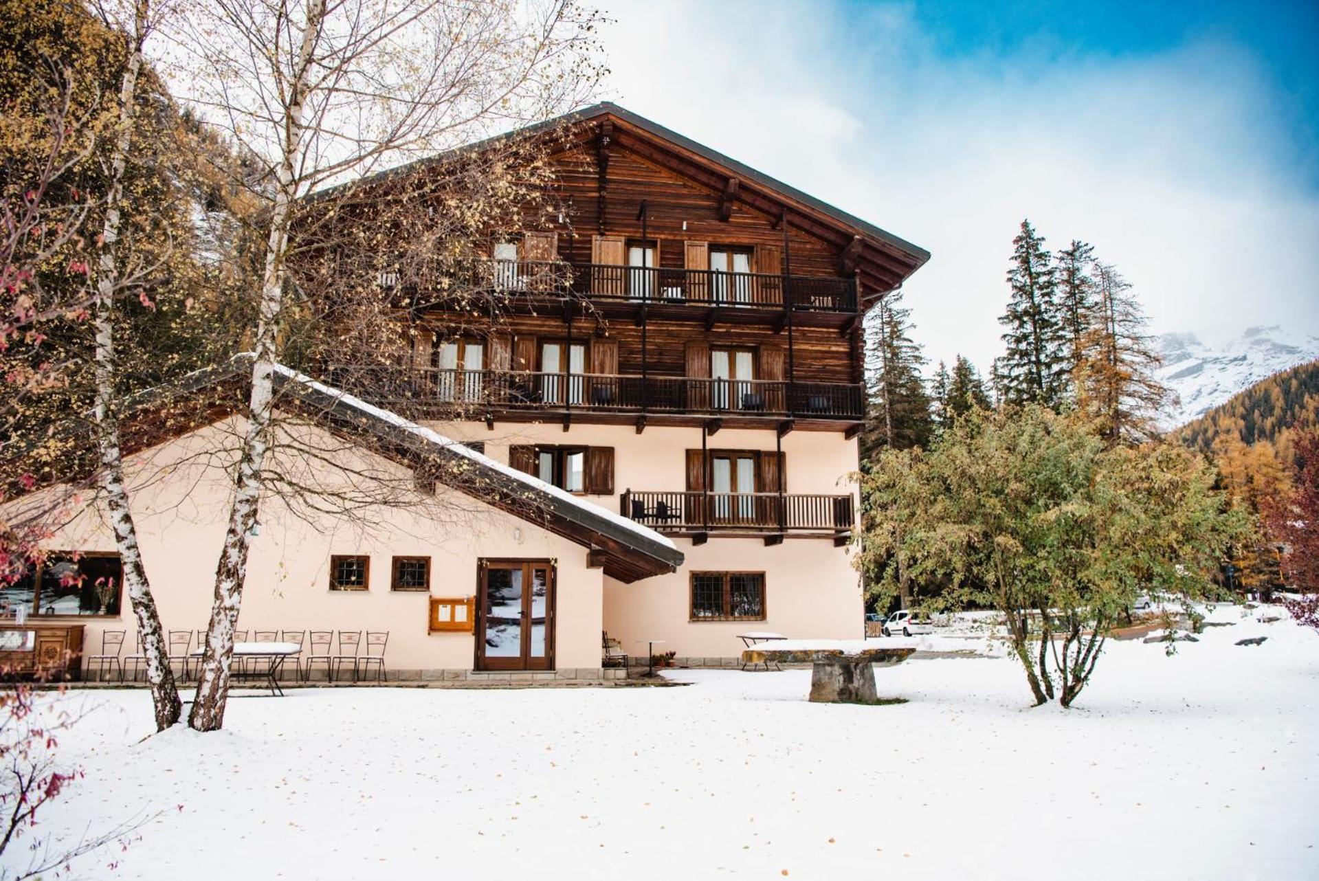 Alpine Forest Hotel Champoluc Exterior photo