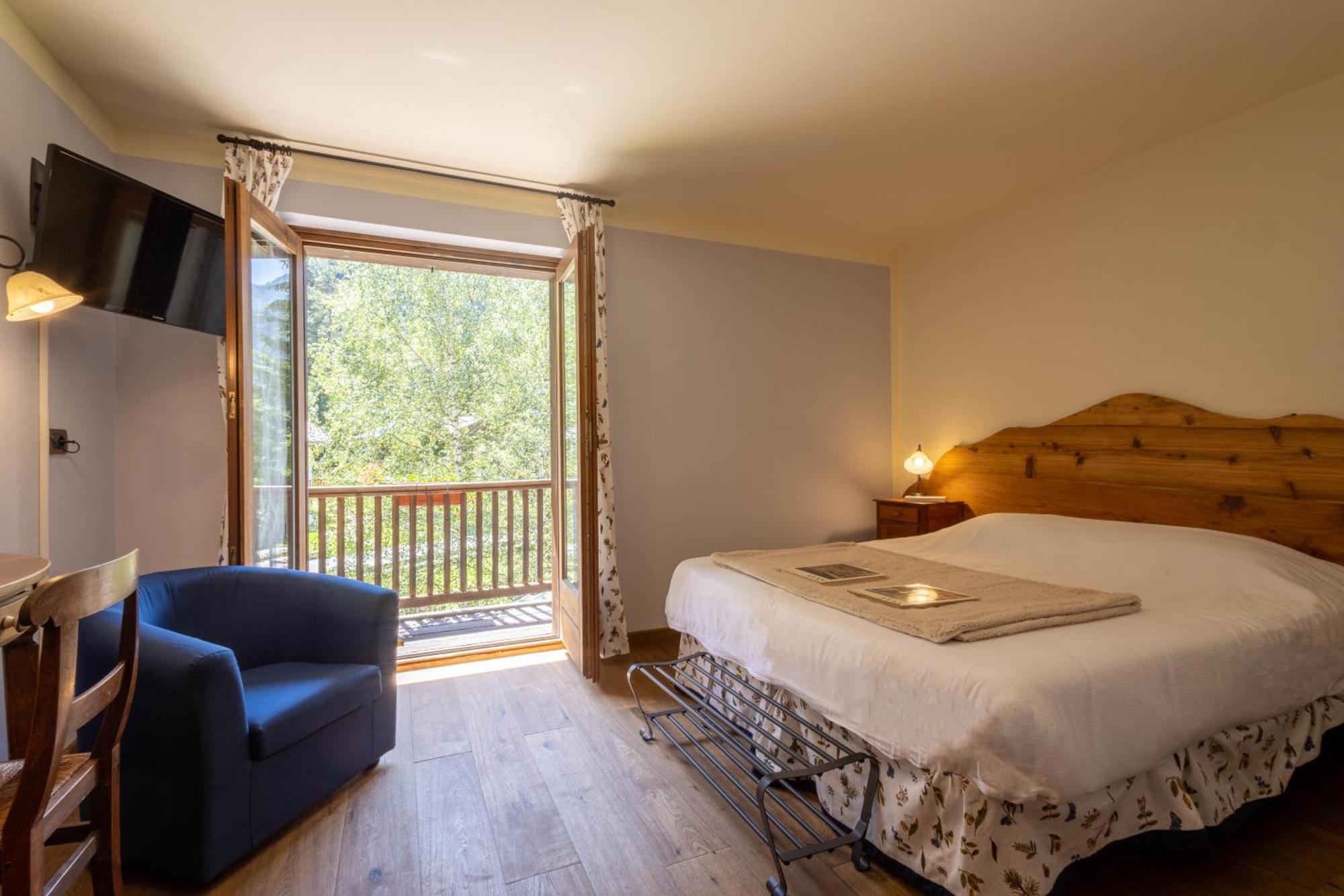 Alpine Forest Hotel Champoluc Exterior photo