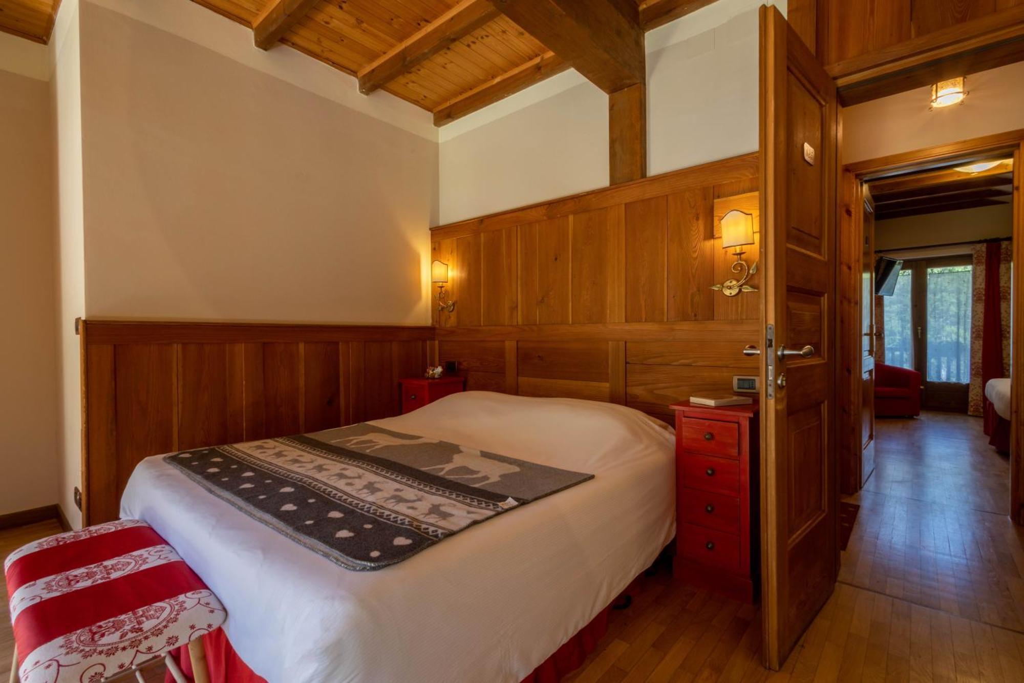 Alpine Forest Hotel Champoluc Exterior photo