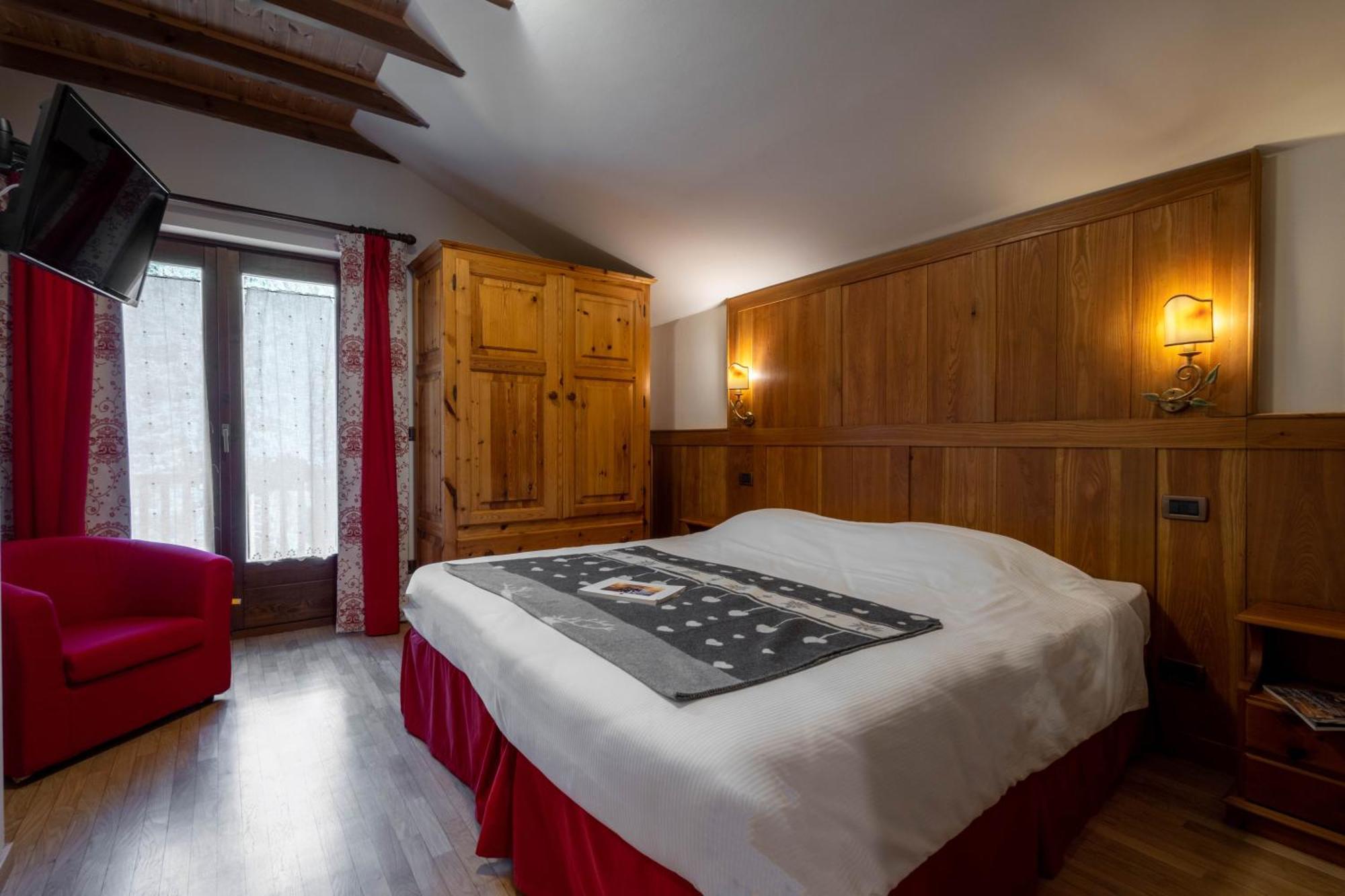 Alpine Forest Hotel Champoluc Exterior photo