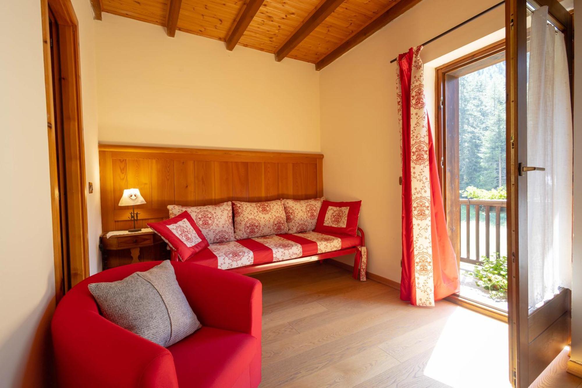Alpine Forest Hotel Champoluc Exterior photo