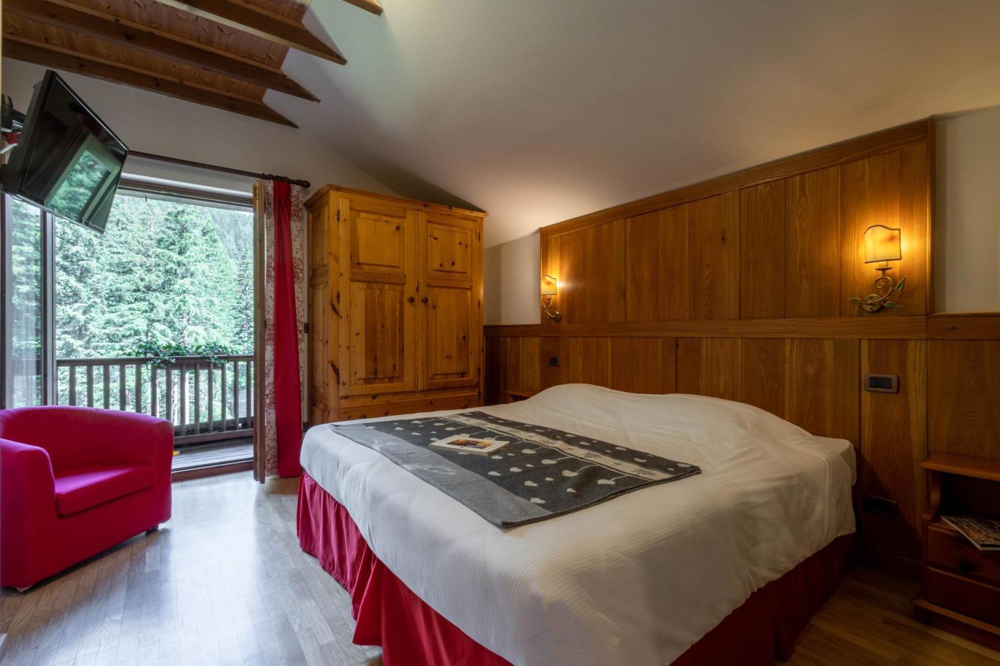 Alpine Forest Hotel Champoluc Exterior photo