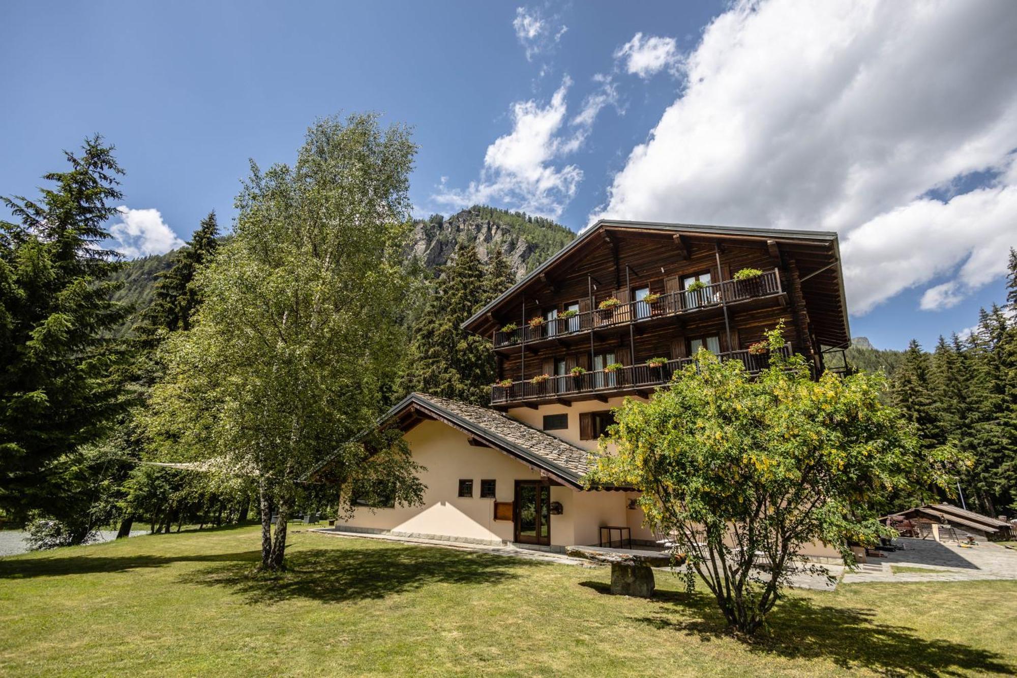 Alpine Forest Hotel Champoluc Exterior photo