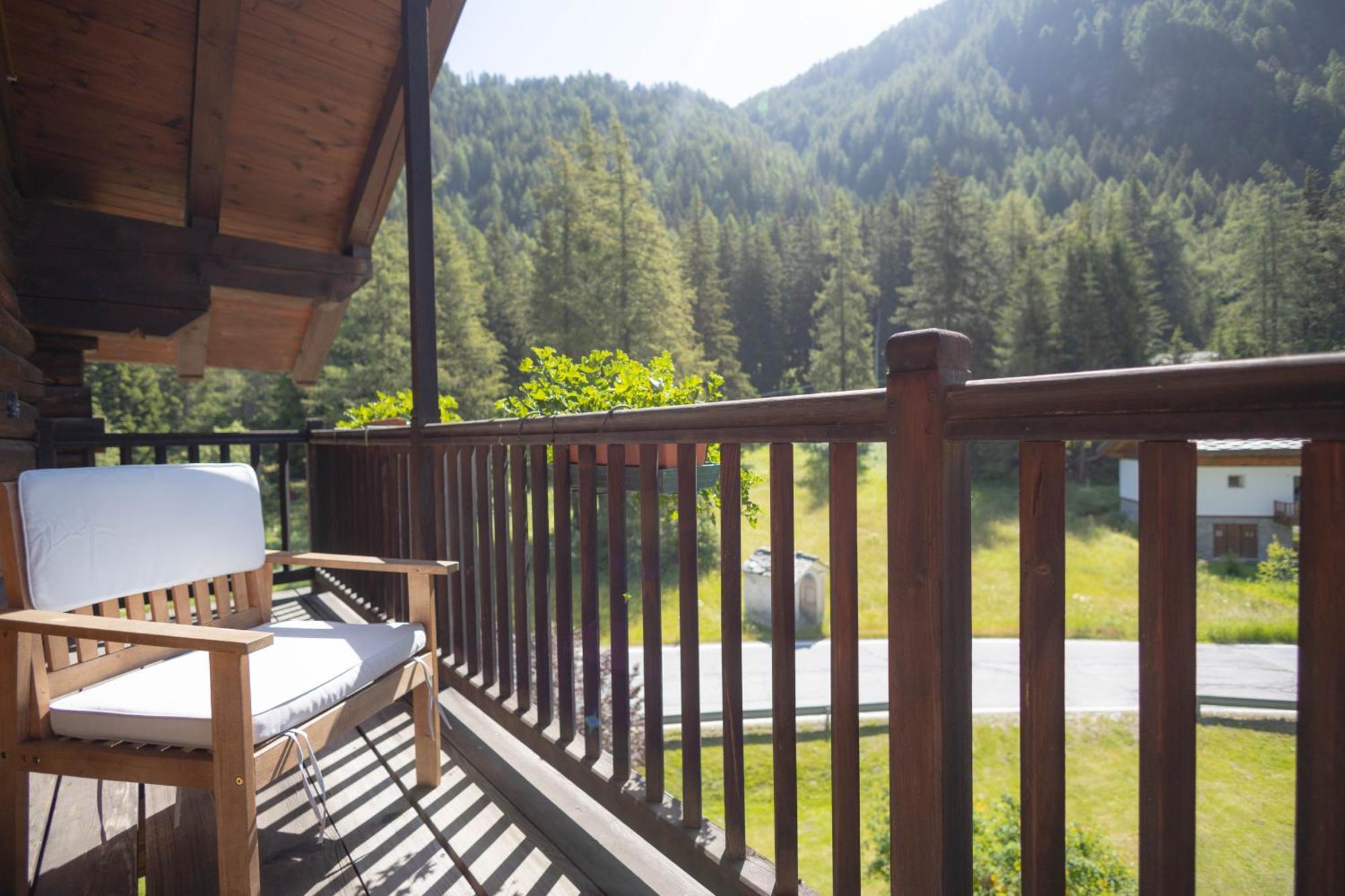 Alpine Forest Hotel Champoluc Exterior photo