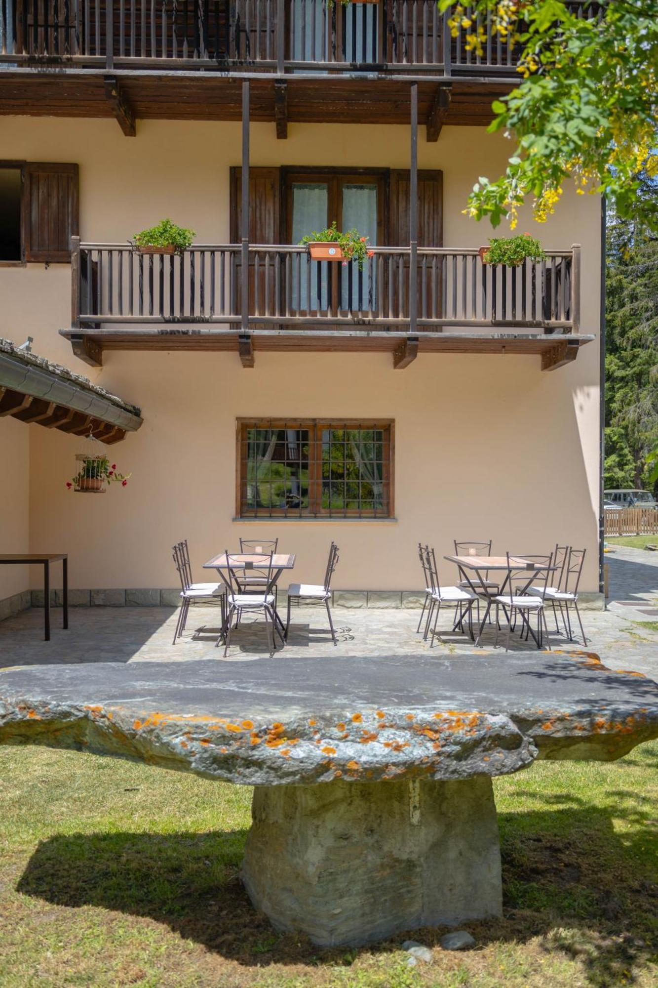 Alpine Forest Hotel Champoluc Exterior photo