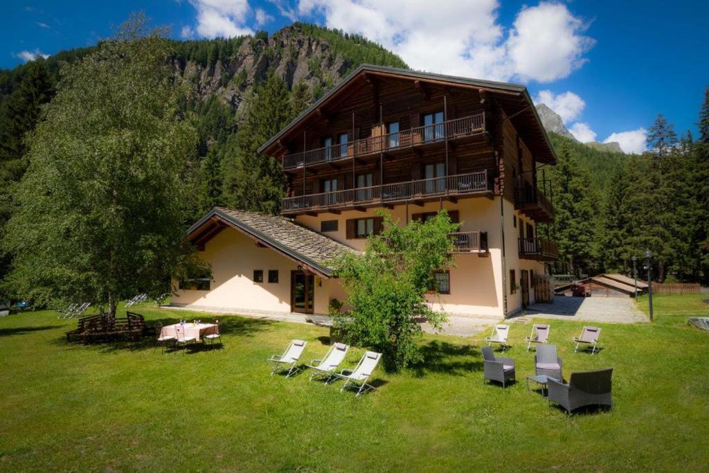 Alpine Forest Hotel Champoluc Exterior photo